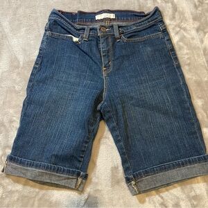 Levi's Perfectly Slimming 548 Bermuda Jean Shorts Size 6